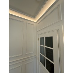 Led installé dans une corniche de plafond.